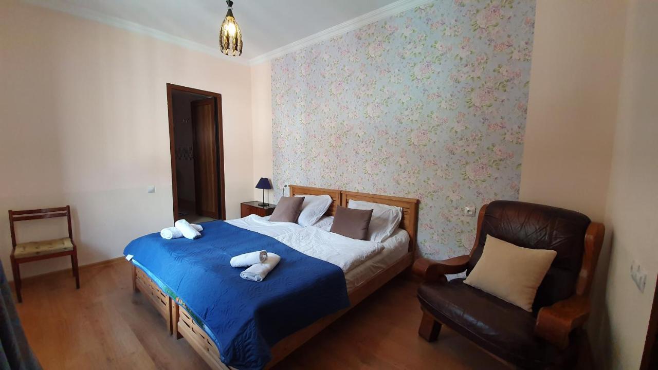 Guest House Sandro Stepantsminda Exterior photo