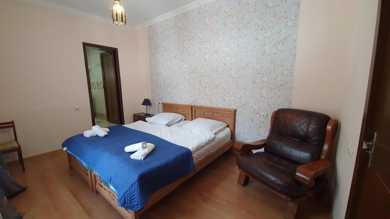 Guest House Sandro Stepantsminda Exterior photo